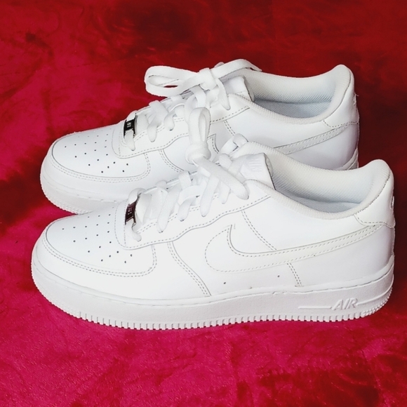 Sold - Picture 3 of 9